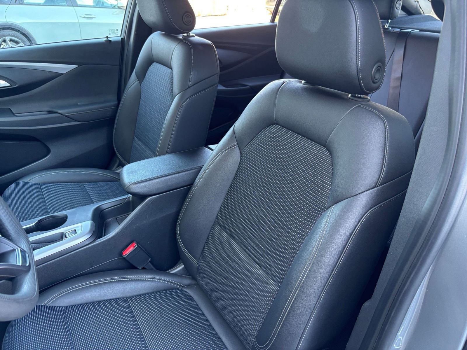 Used 2025 Buick Envista Preferred image 35