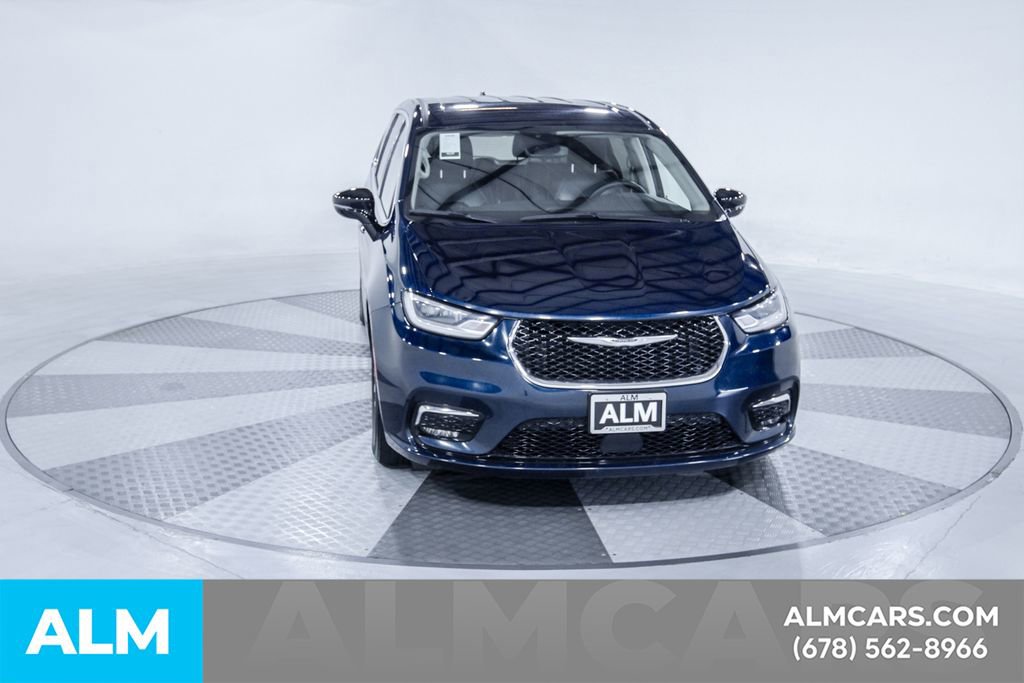 Used 2024 Chrysler Pacifica Select image 16