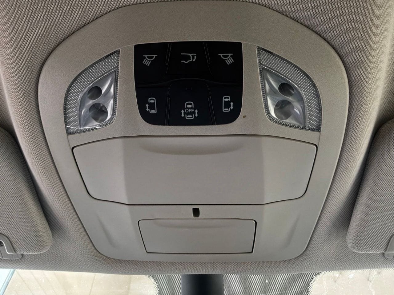 Used 2024 Chrysler Voyager LX FWD image 18