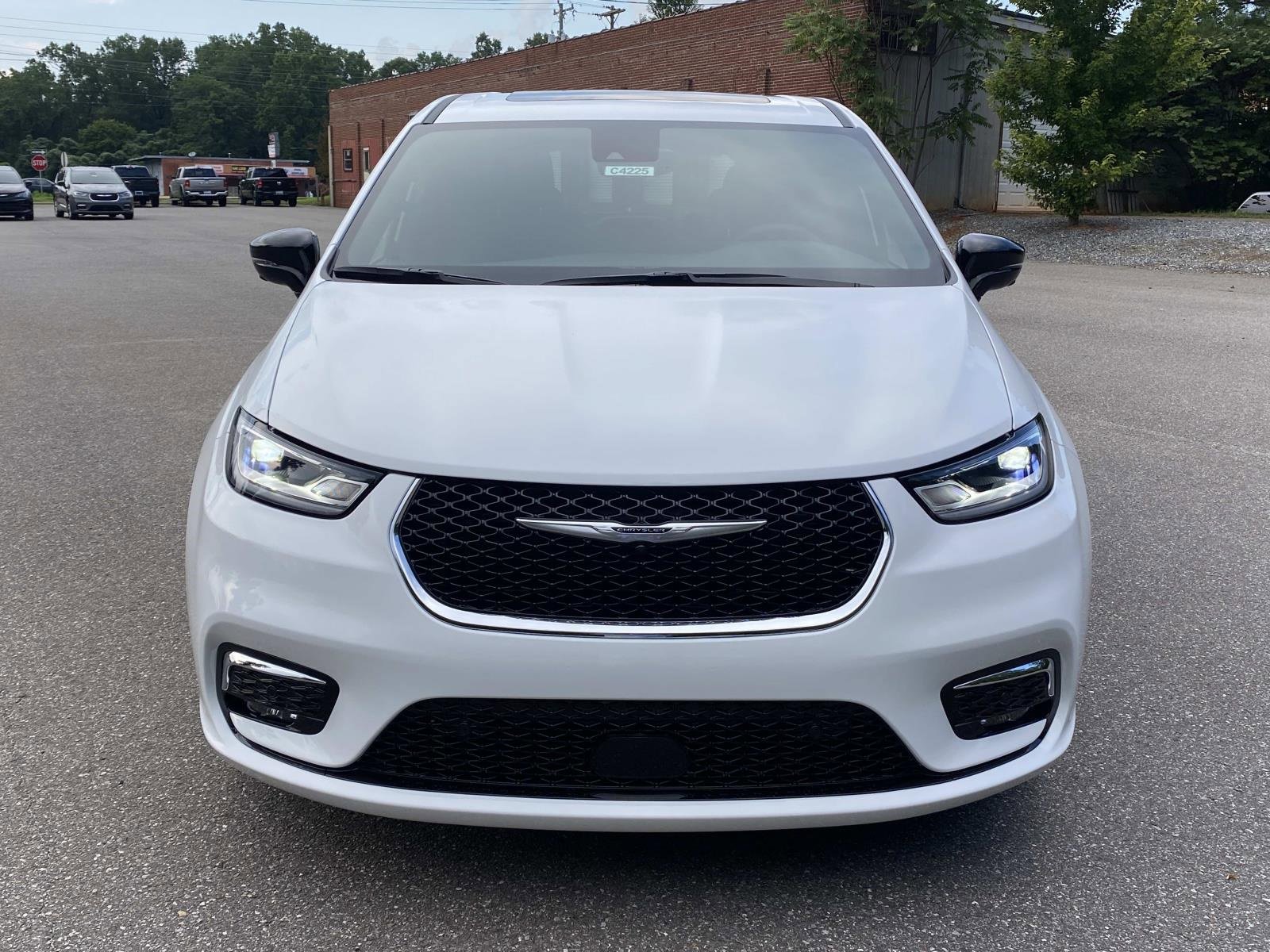 New 2026 Chrysler Pacifica Select video 2