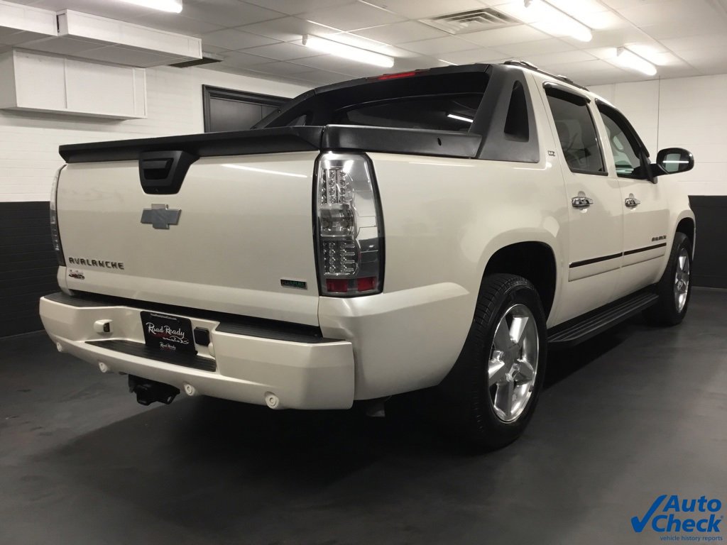 Used 2011 Chevrolet Avalanche LTZ image 10