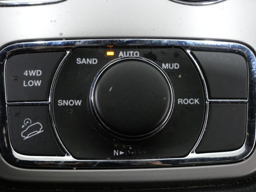 Used 2021 Jeep Grand Cherokee Laredo AWD/4WD image 21