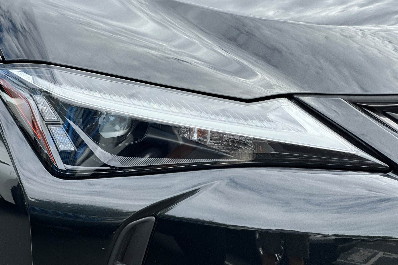 Used 2024 Lexus UX 250h FWD image 11