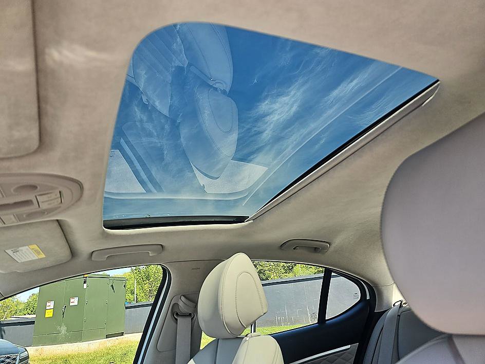 Used 2021 Genesis G70 2.0T w/ Prestige Package image 32