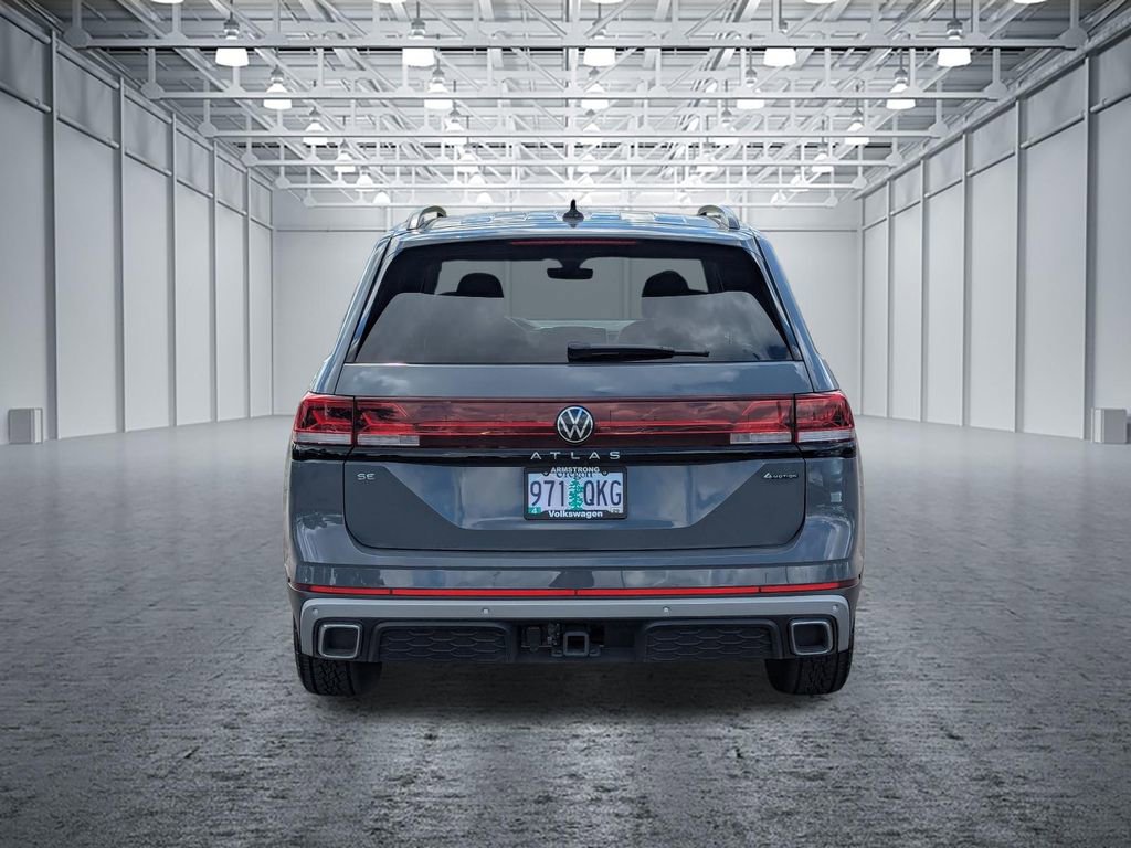 Used 2025 Volkswagen Atlas Peak Edition SE image 4