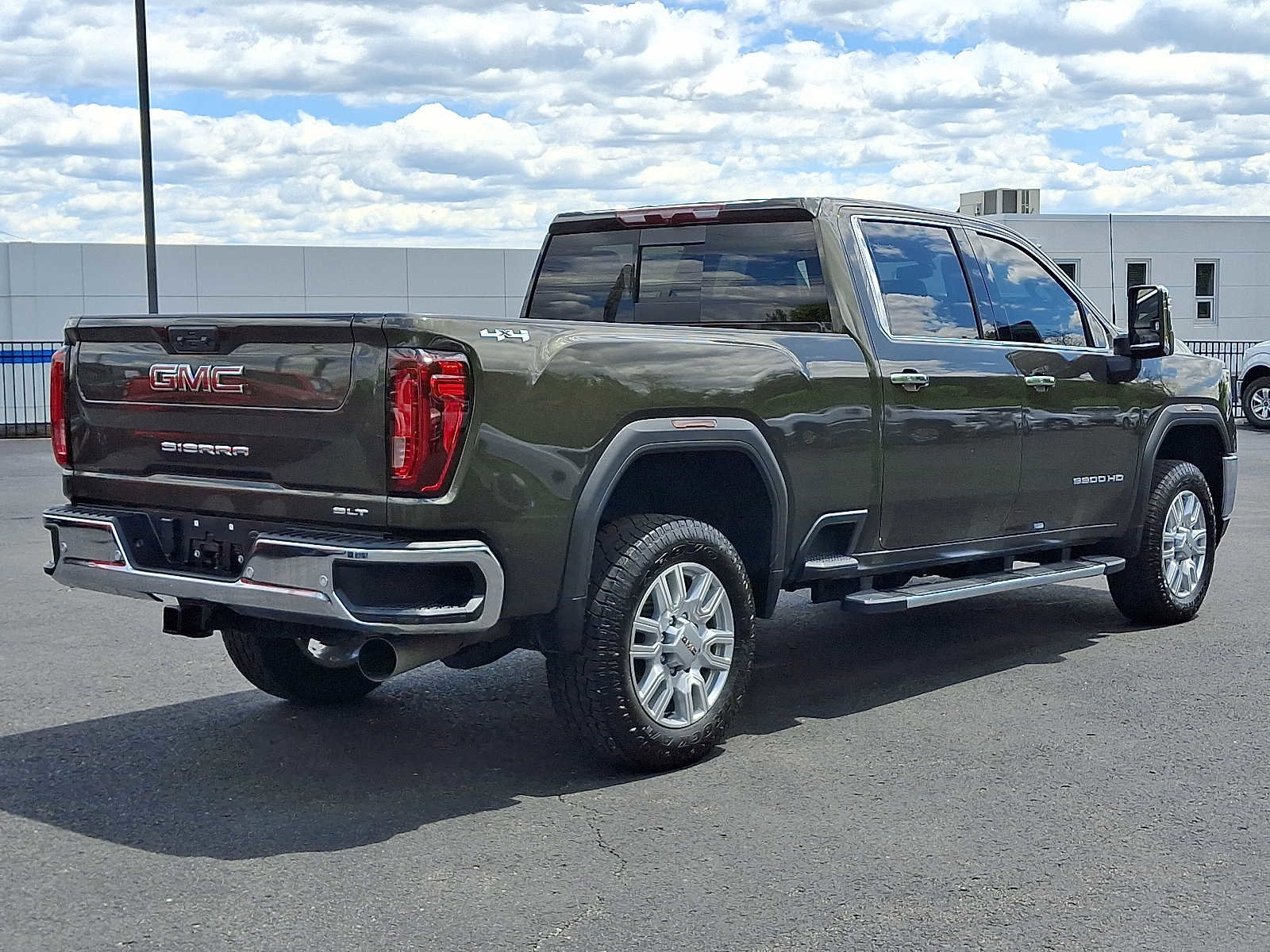 Used 2022 GMC Sierra 3500 SLT w/ SLT Premium Package AWD/4WD image 6