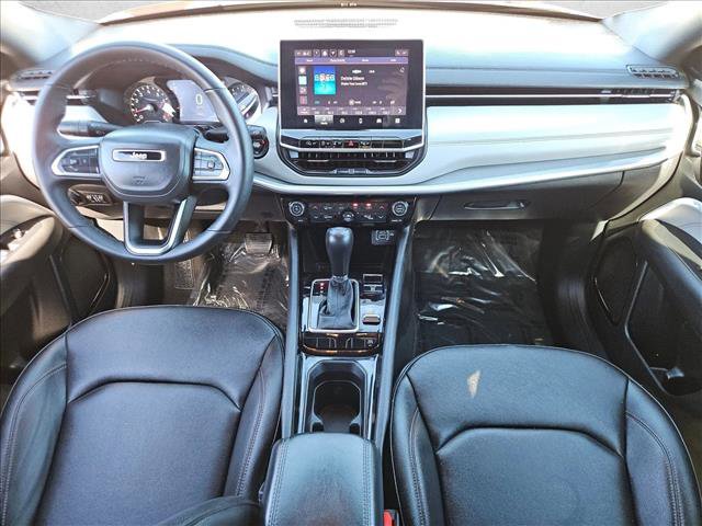 Used 2024 Jeep Compass Limited image 16