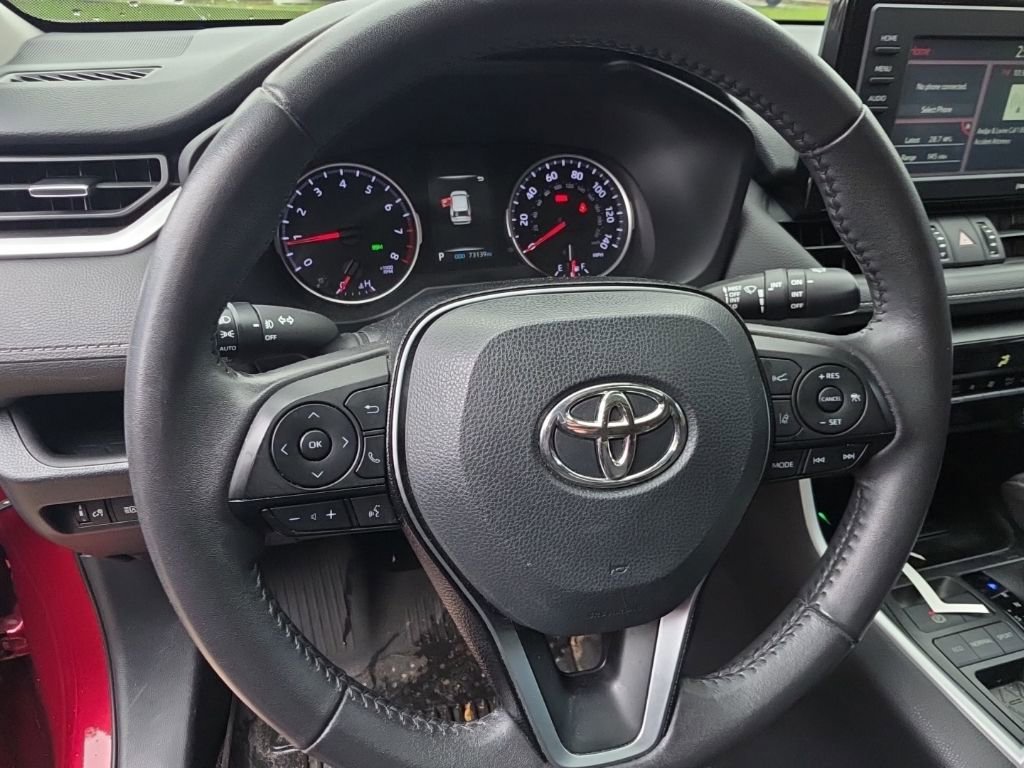 Used 2021 Toyota RAV4 XLE Premium image 17