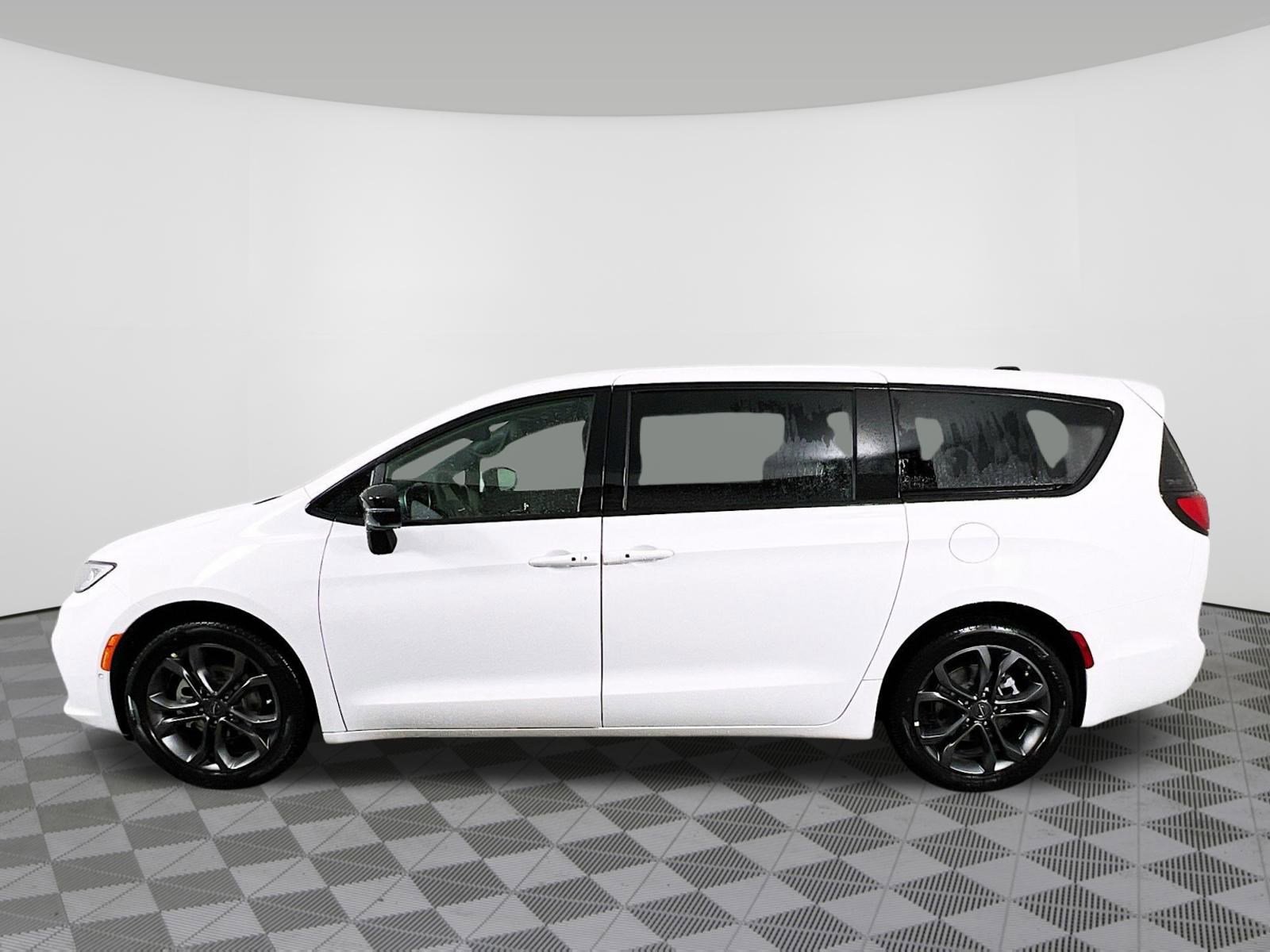 New 2026 Chrysler Pacifica Select FWD image 29