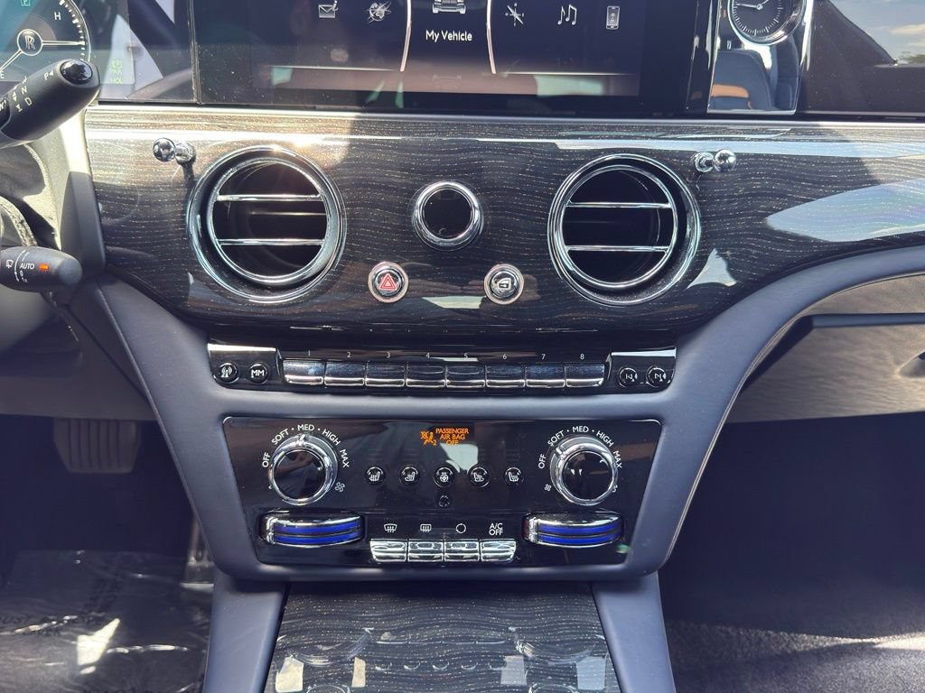 Used 2022 Rolls-Royce Ghost AWD/4WD image 32