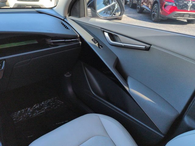 Used 2024 Kia Niro EX FWD image 16