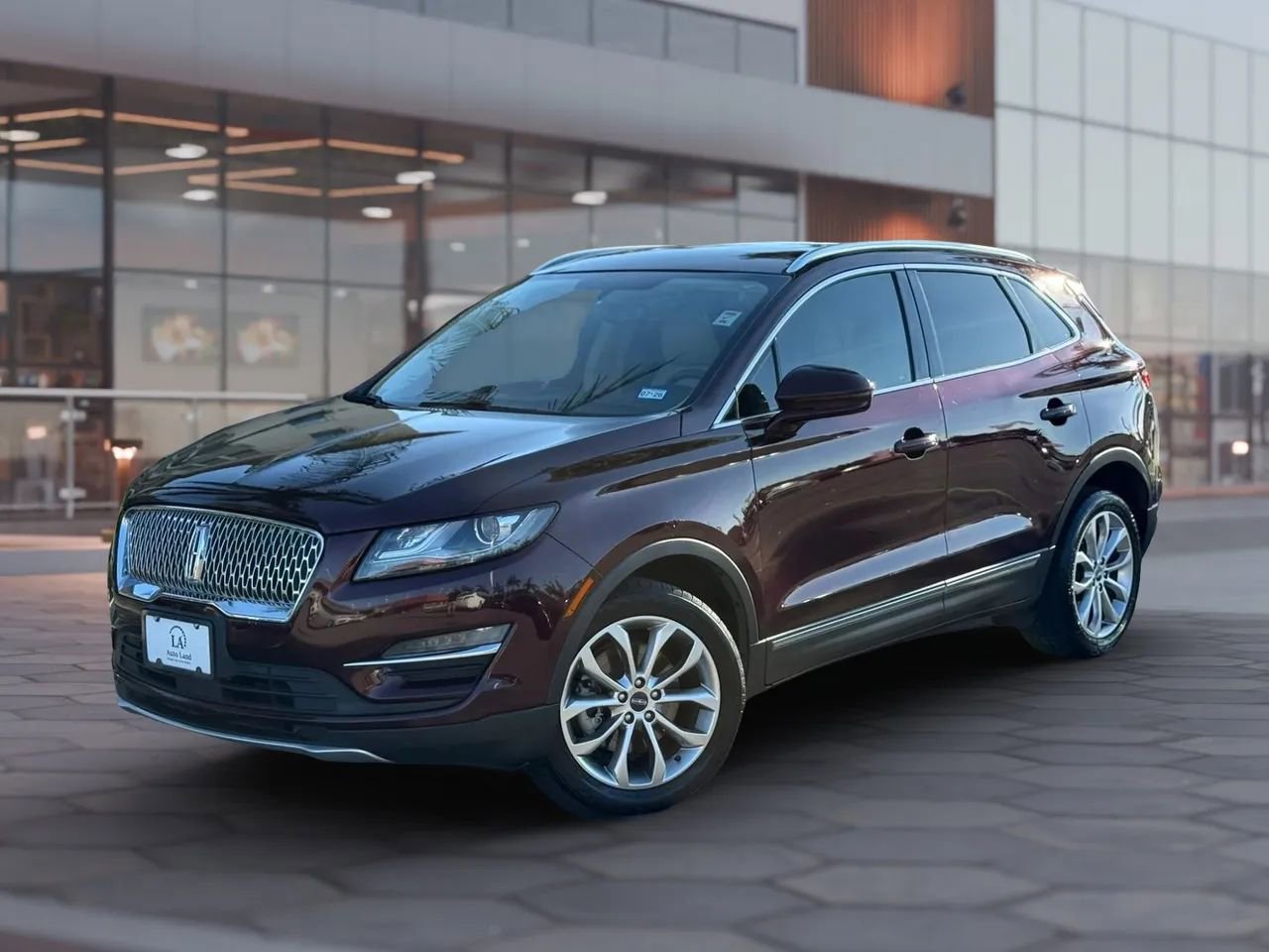 Used 2019 Lincoln MKC Select w/ Select Plus Package image 2