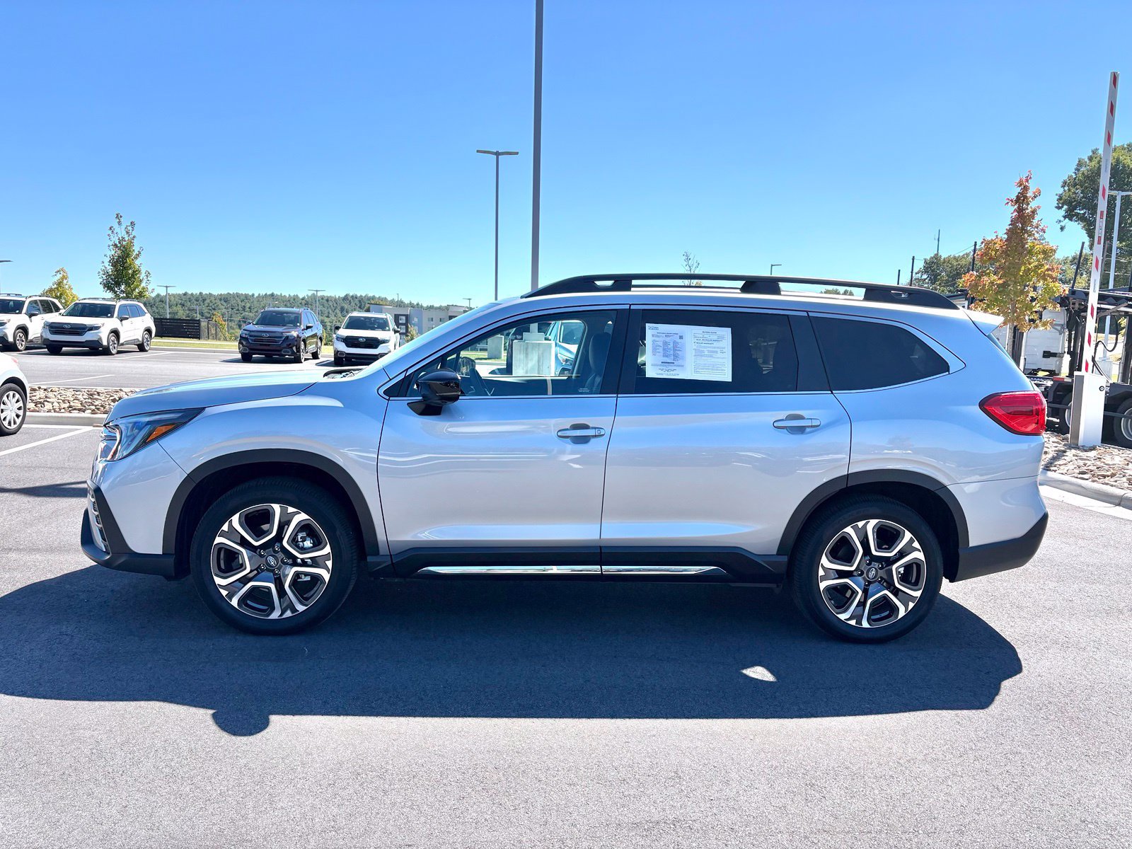 Used 2025 Subaru Ascent Limited w/ Popular Package #2 AWD/4WD image 4