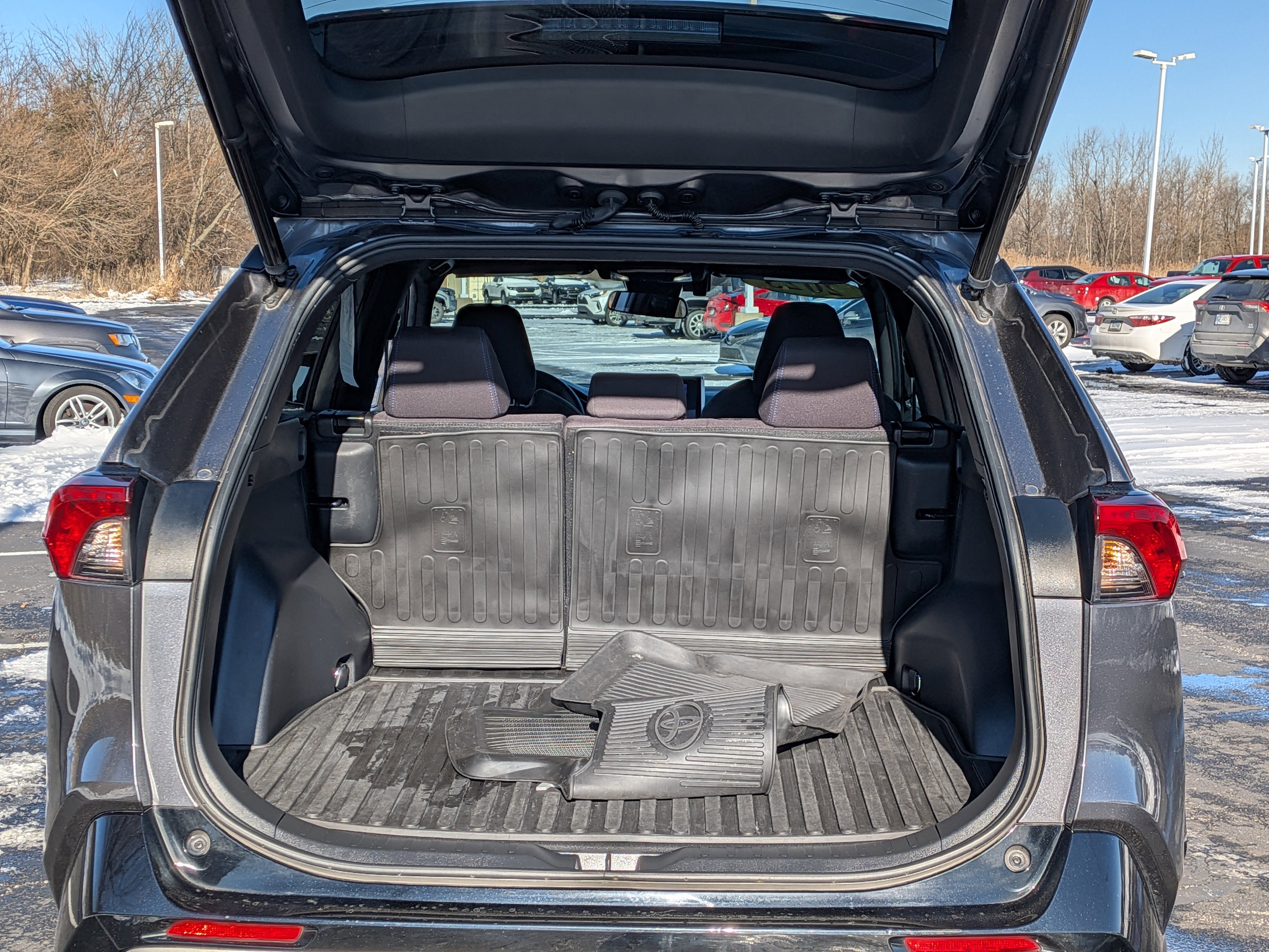 Used 2023 Toyota RAV4 SE image 23