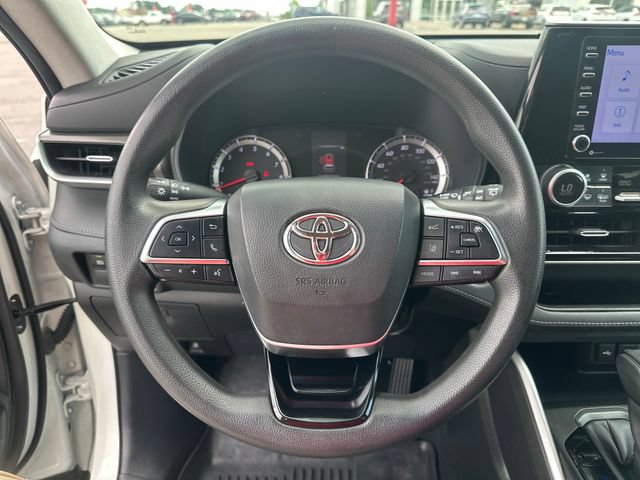 Used 2021 Toyota Highlander L FWD image 12