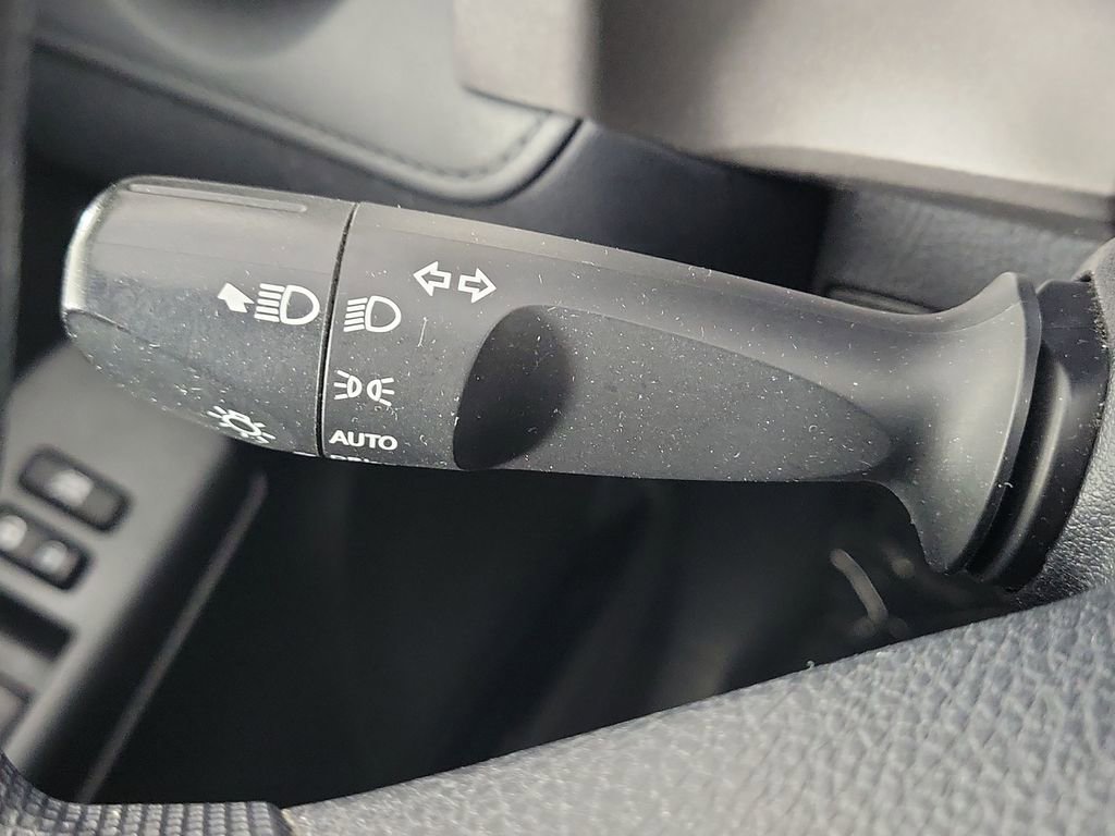 Used 2018 Toyota RAV4 LE FWD image 13
