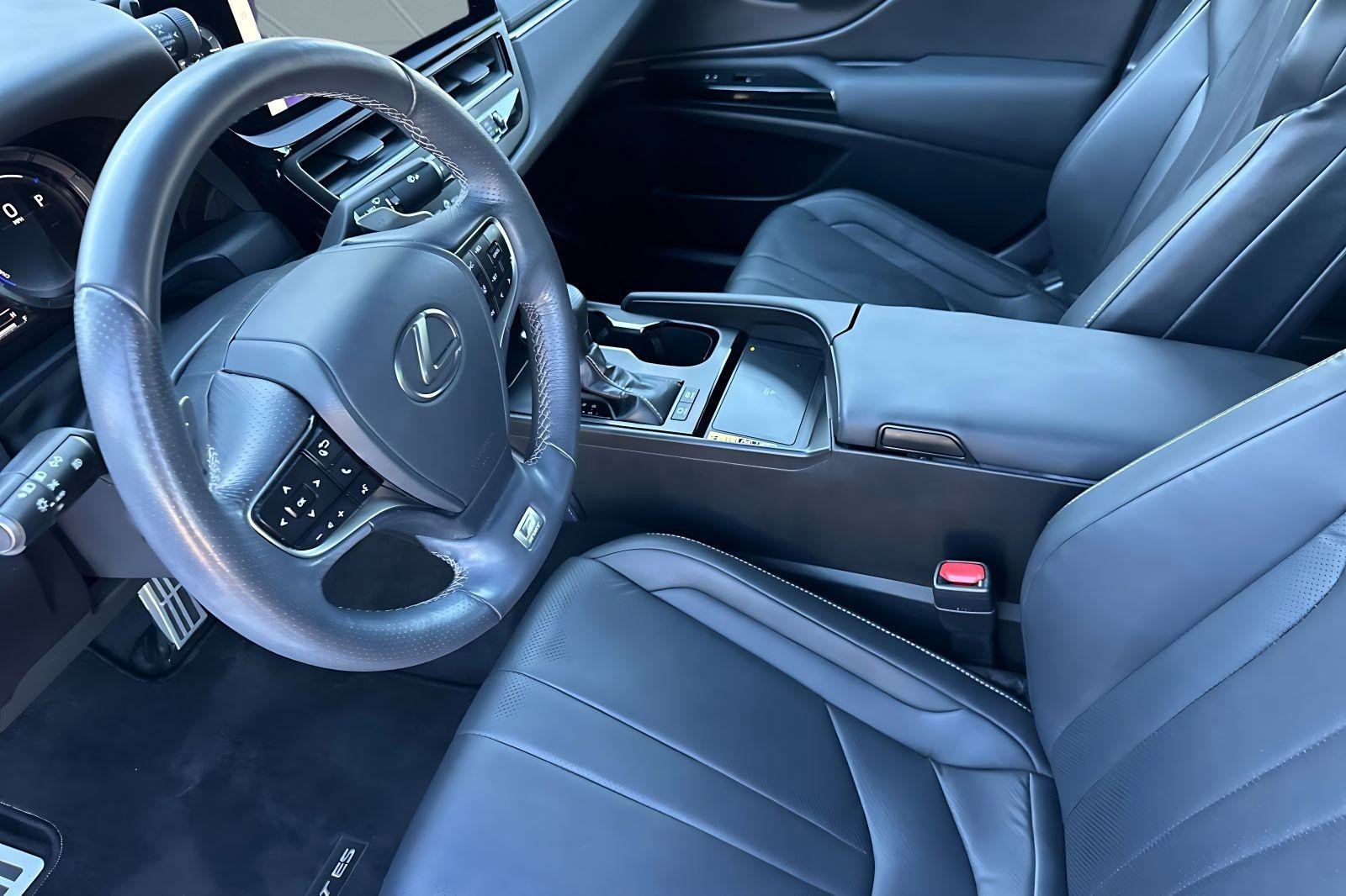 Used 2024 Lexus ES 300h F Sport image 23