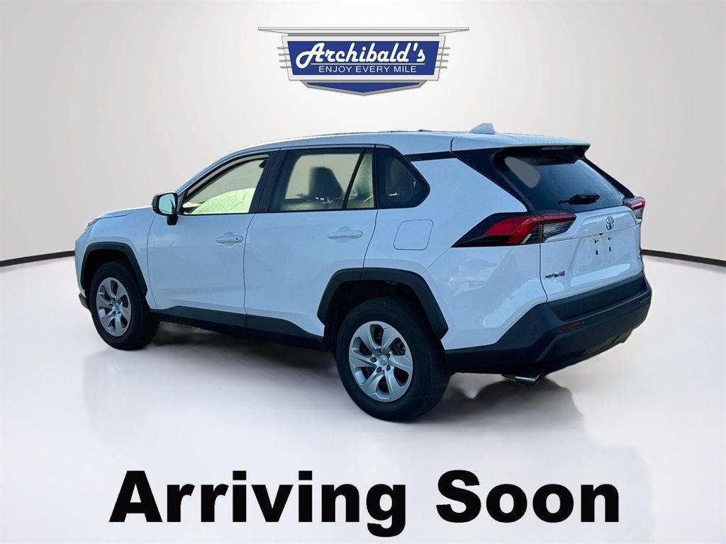 Used 2022 Toyota RAV4 LE AWD/4WD image 3