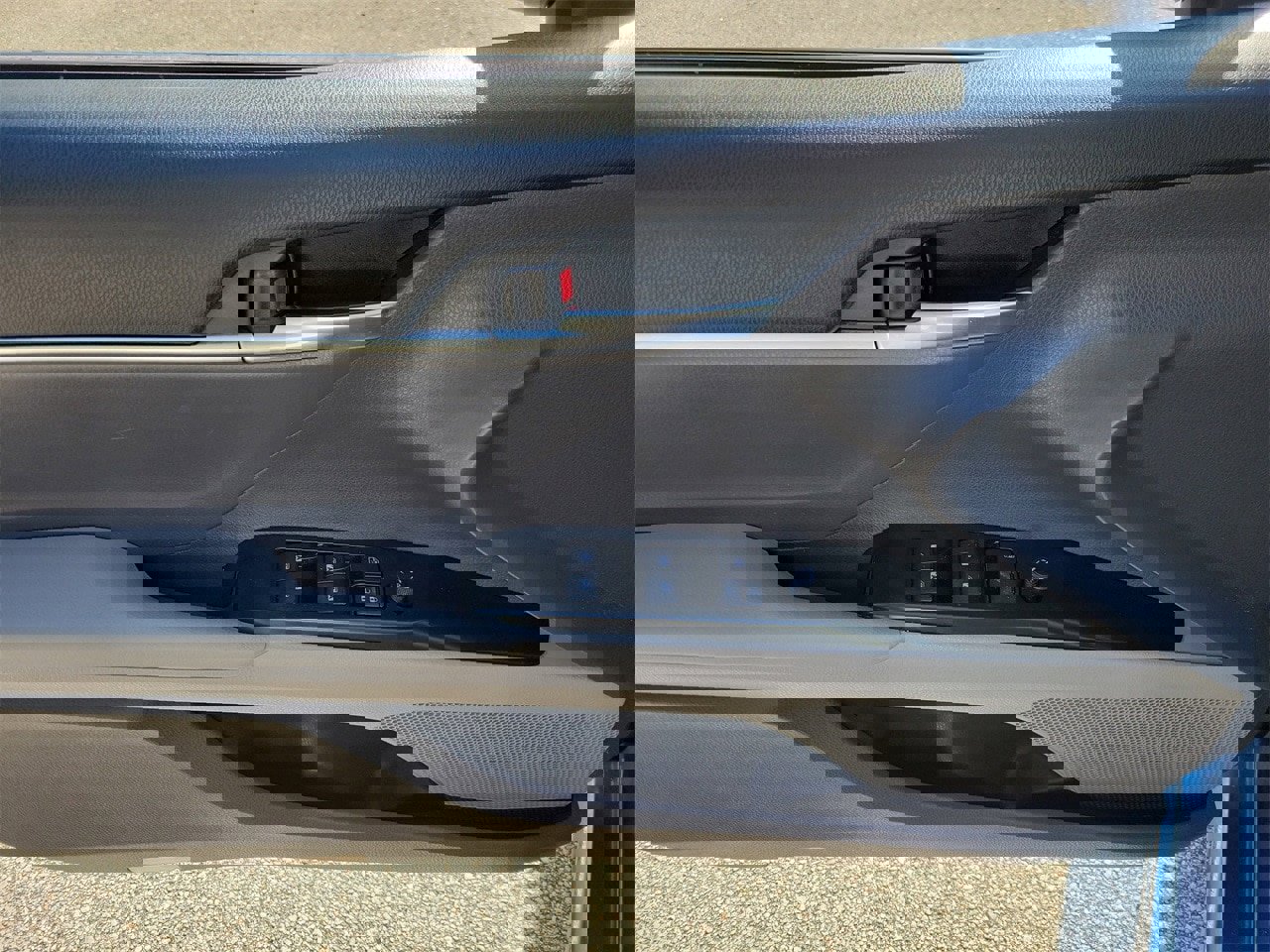 Used 2019 Toyota Camry SE image 14