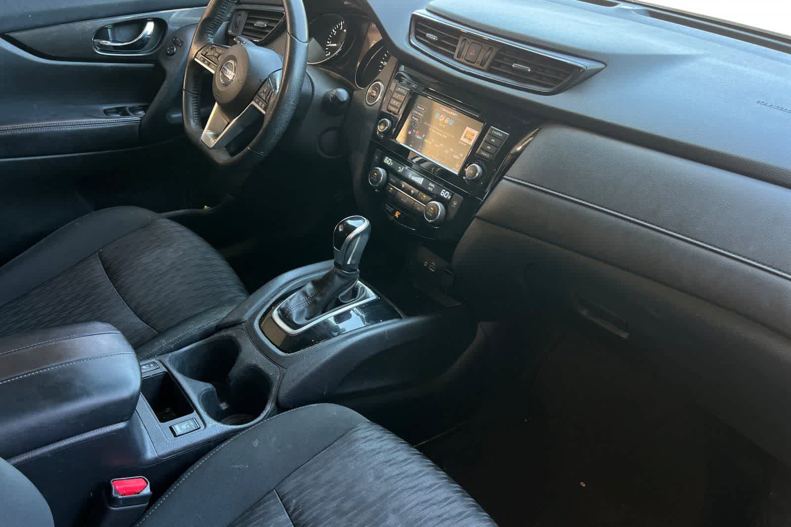 Used 2019 Nissan Rogue SV FWD image 17
