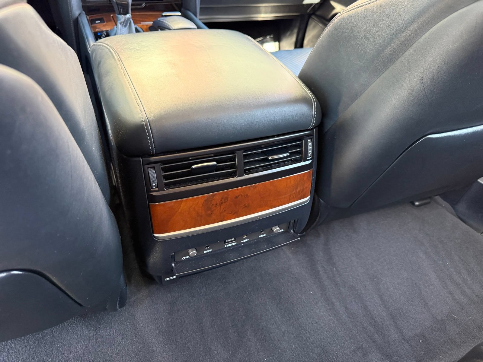 Used 2019 Lexus LX 570 4WD w/ Luxury Package image 31