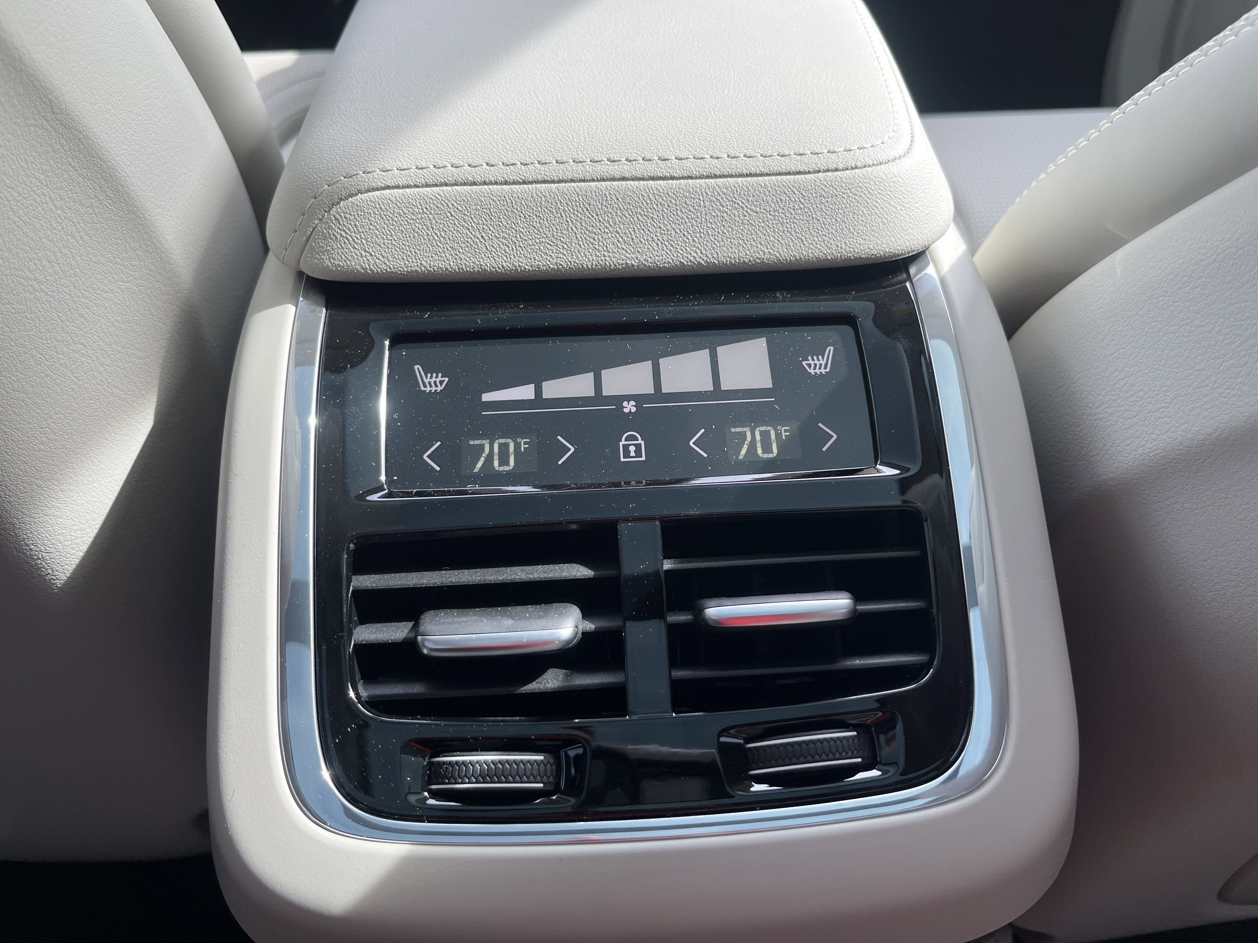 New 2026 Volvo XC60 B5 Ultra w/ Protection Package Premier image 12