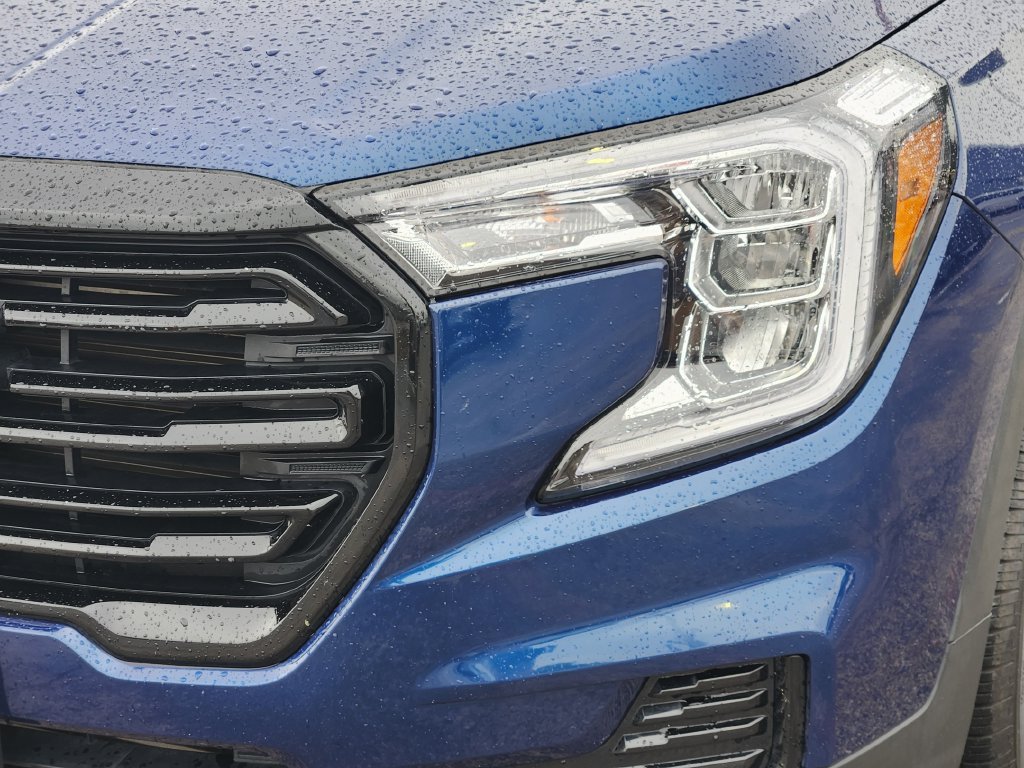 Used 2023 GMC Terrain SLE w/ Driver Convenience Package FWD image 8