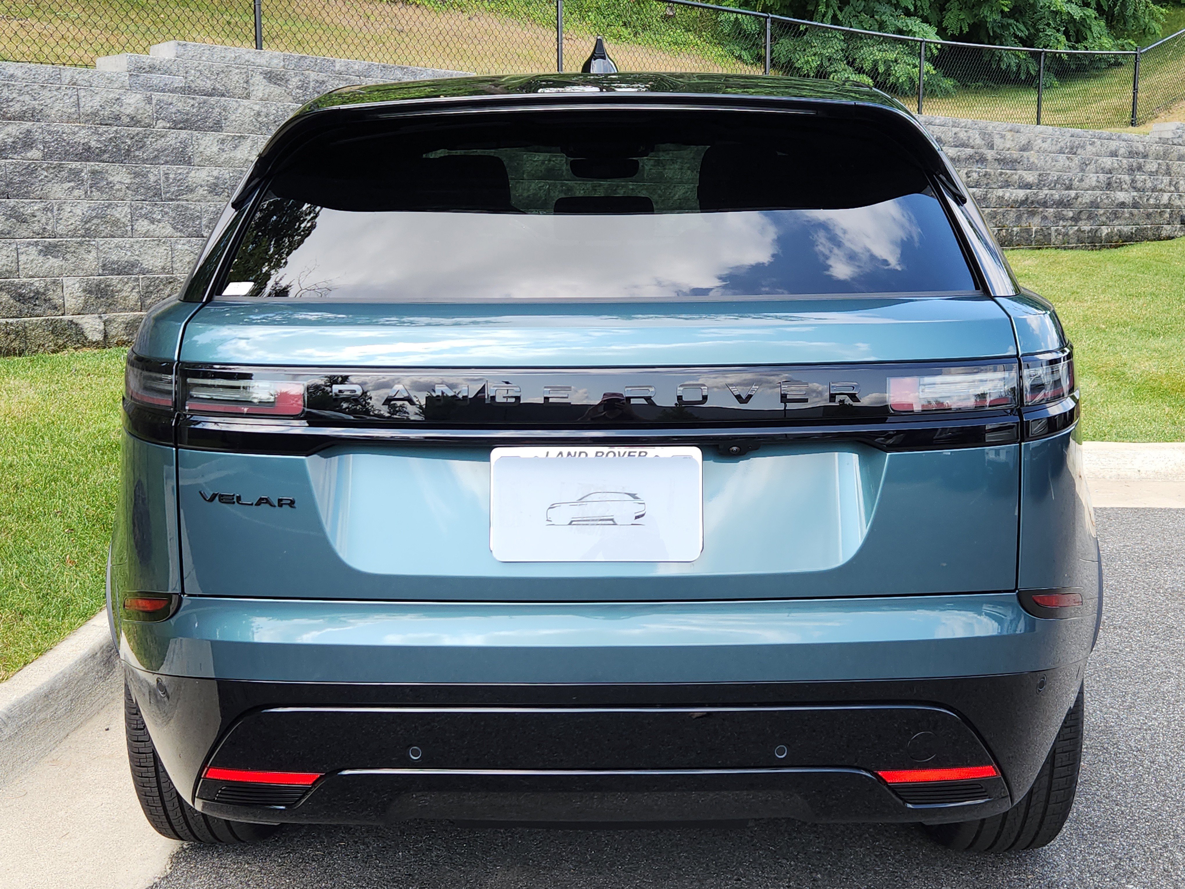 New 2026 Land Rover Range Rover Velar Dynamic SE image 7
