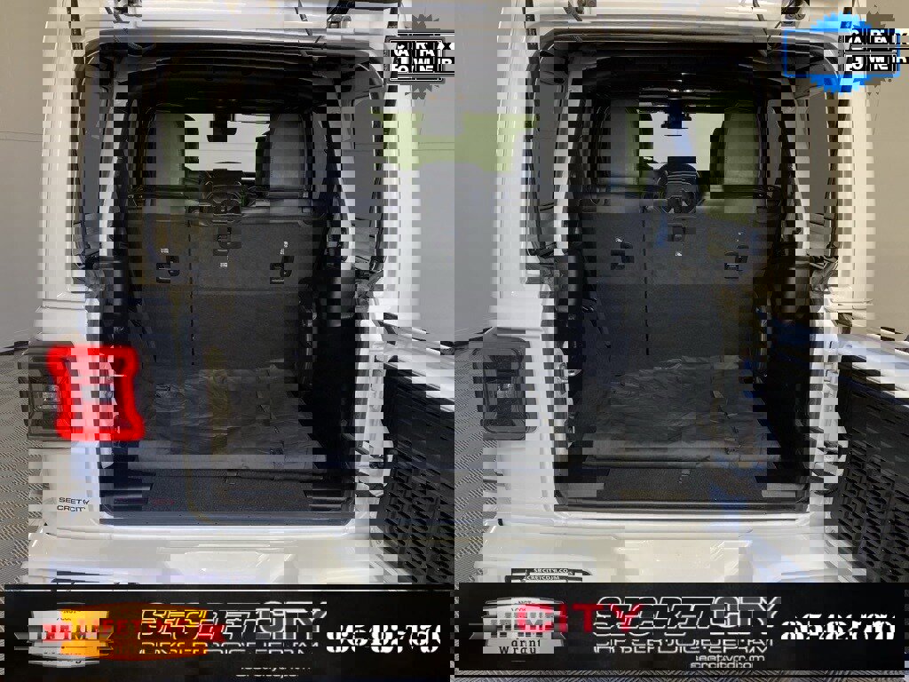 Used 2022 Jeep Wrangler Unlimited Sahara image 32