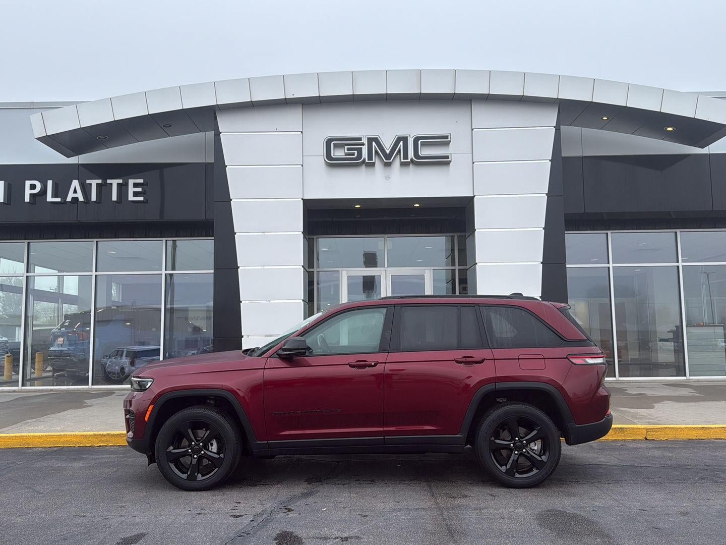 Used 2024 Jeep Grand Cherokee Altitude AWD/4WD image 1
