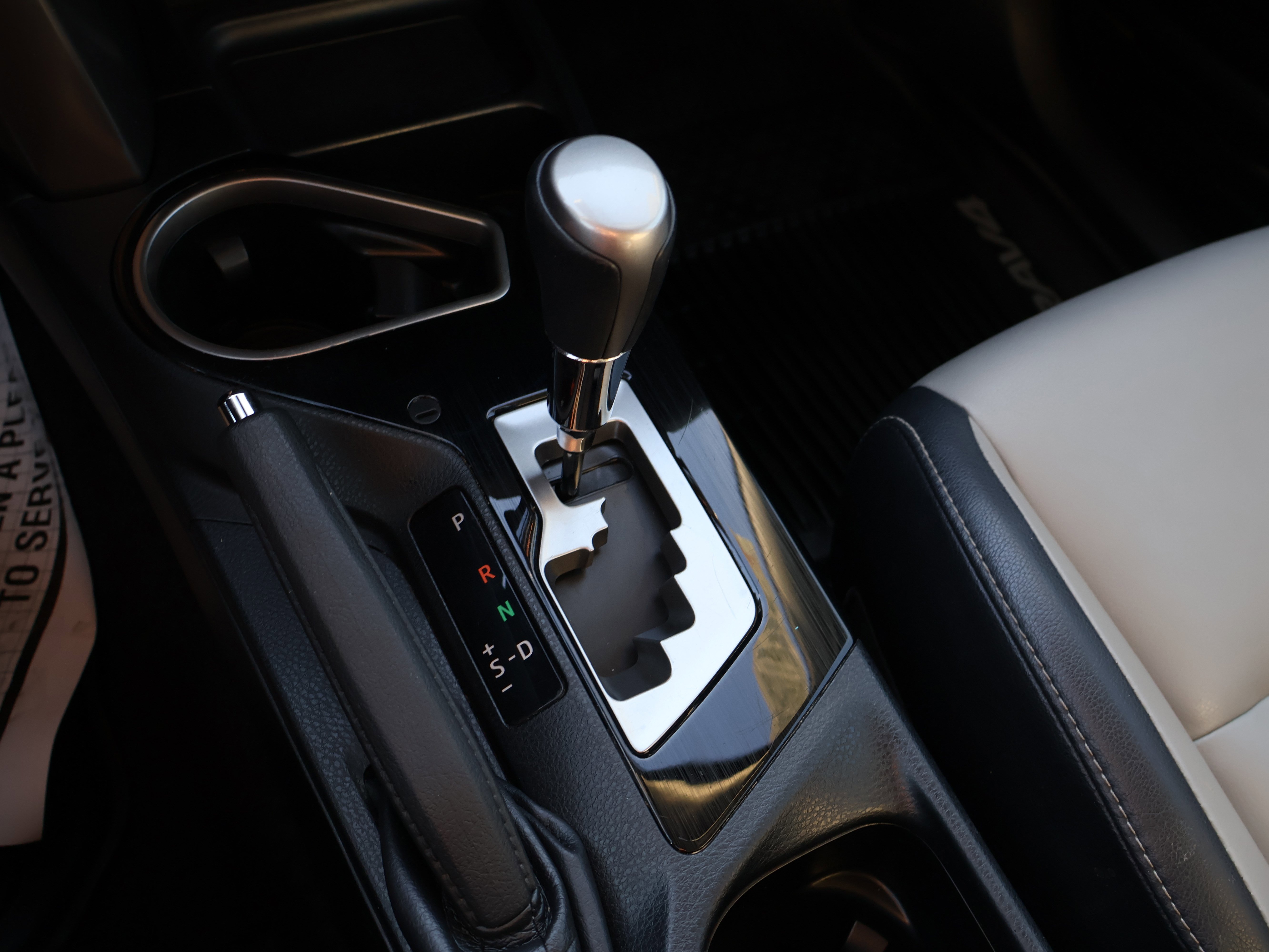 Used 2018 Toyota RAV4 Limited image 31