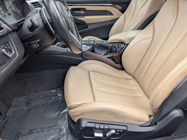 Used 2016 BMW M4 Convertible image 15