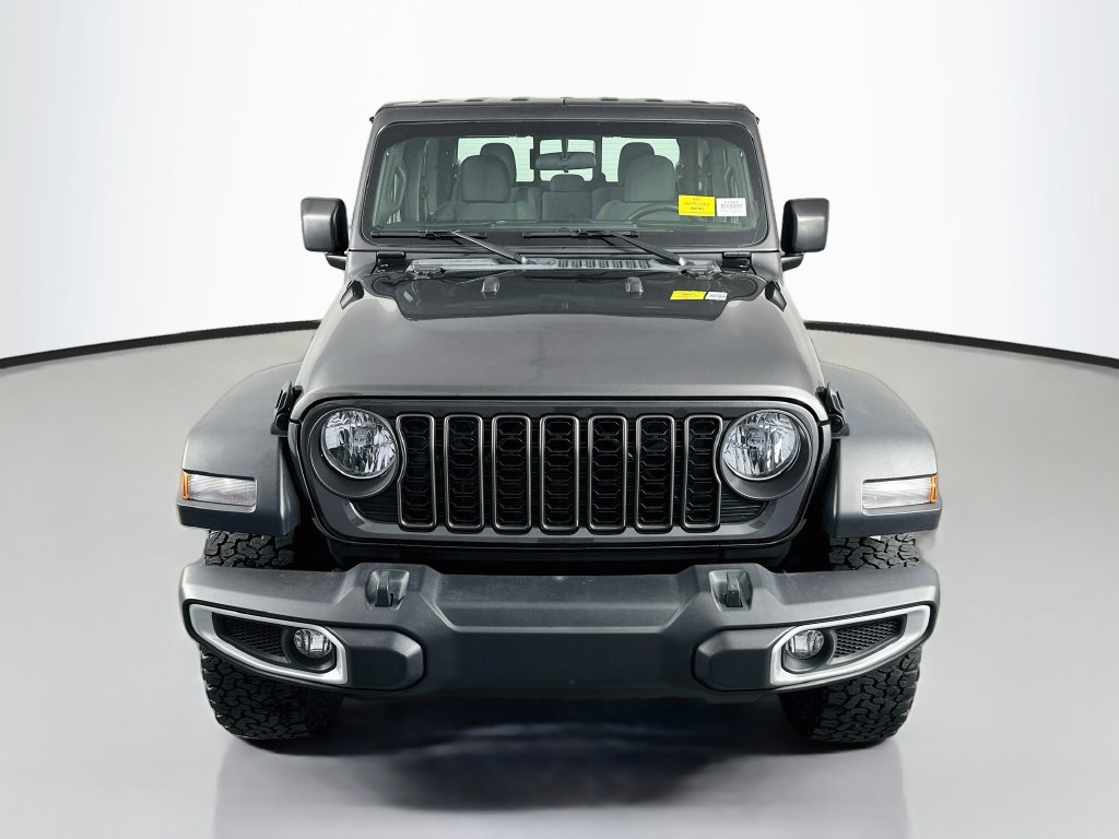 Used 2024 Jeep Gladiator Sport AWD/4WD image 2