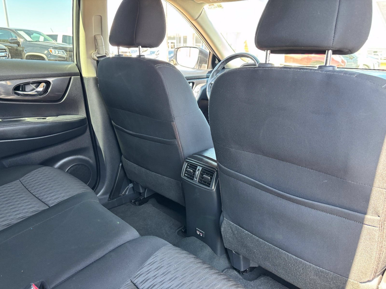 Used 2020 Nissan Rogue SV FWD image 14