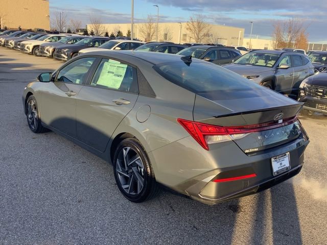 Certified 2025 Hyundai Elantra SEL image 7