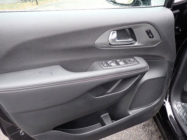 New 2026 Chrysler Pacifica Select image 16