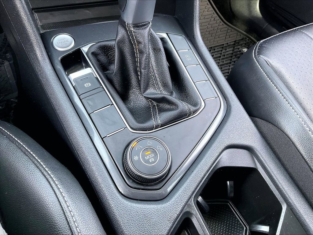 Used 2024 Volkswagen Tiguan SE image 33