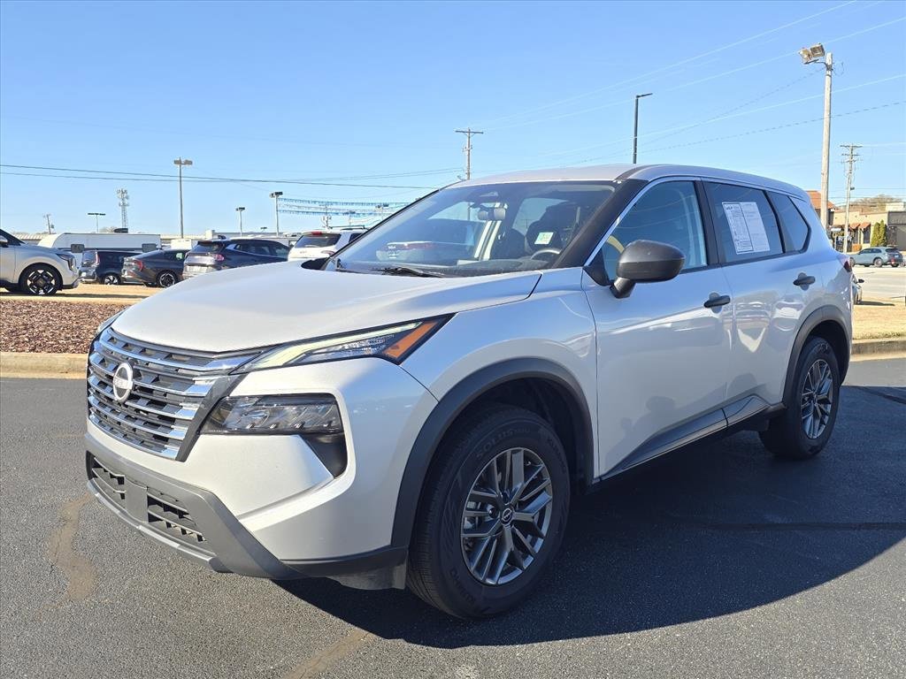 Used 2024 Nissan Rogue S image 7
