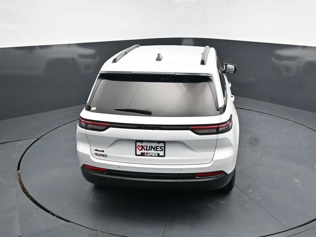 Used 2025 Jeep Grand Cherokee Altitude AWD/4WD image 48
