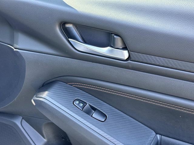 Used 2021 Nissan Altima 2.5 SR w/ SR Premium Package image 9