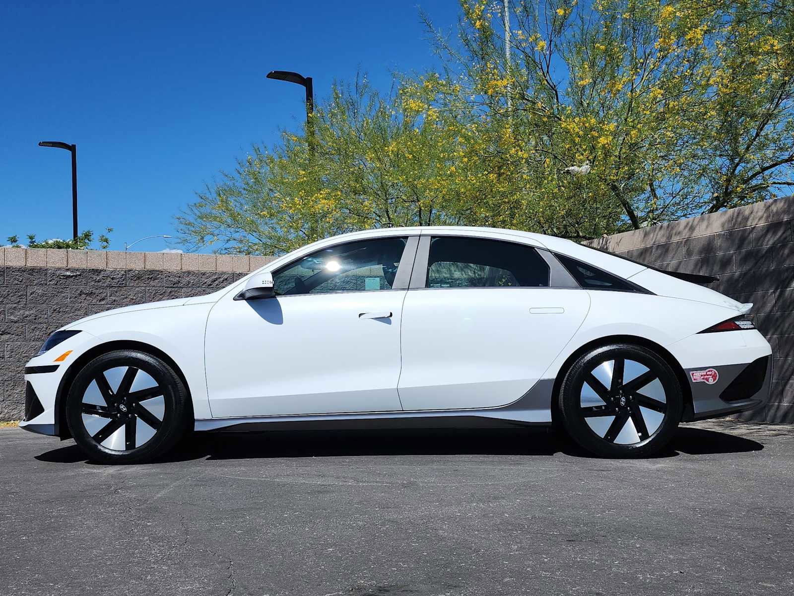 Used 2024 Hyundai Ioniq 6 SE RWD image 6