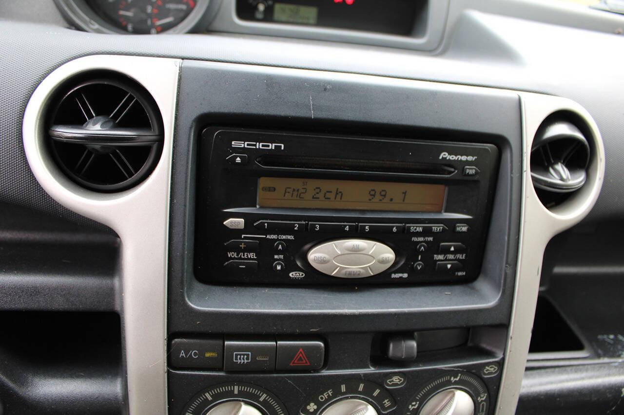 Used 2005 Scion xB FWD image 21