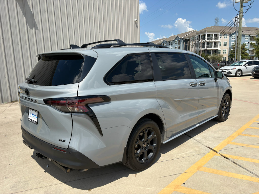 Used 2025 Toyota Sienna XLE Woodland Edition AWD/4WD image 8