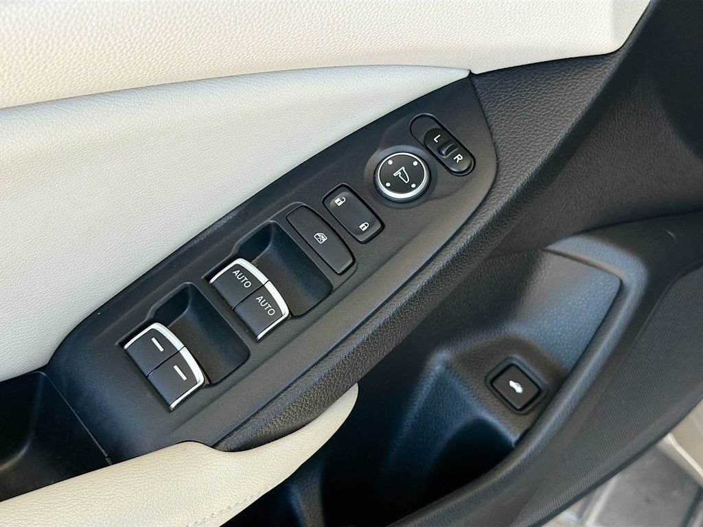 Used 2018 Honda Accord EX image 17