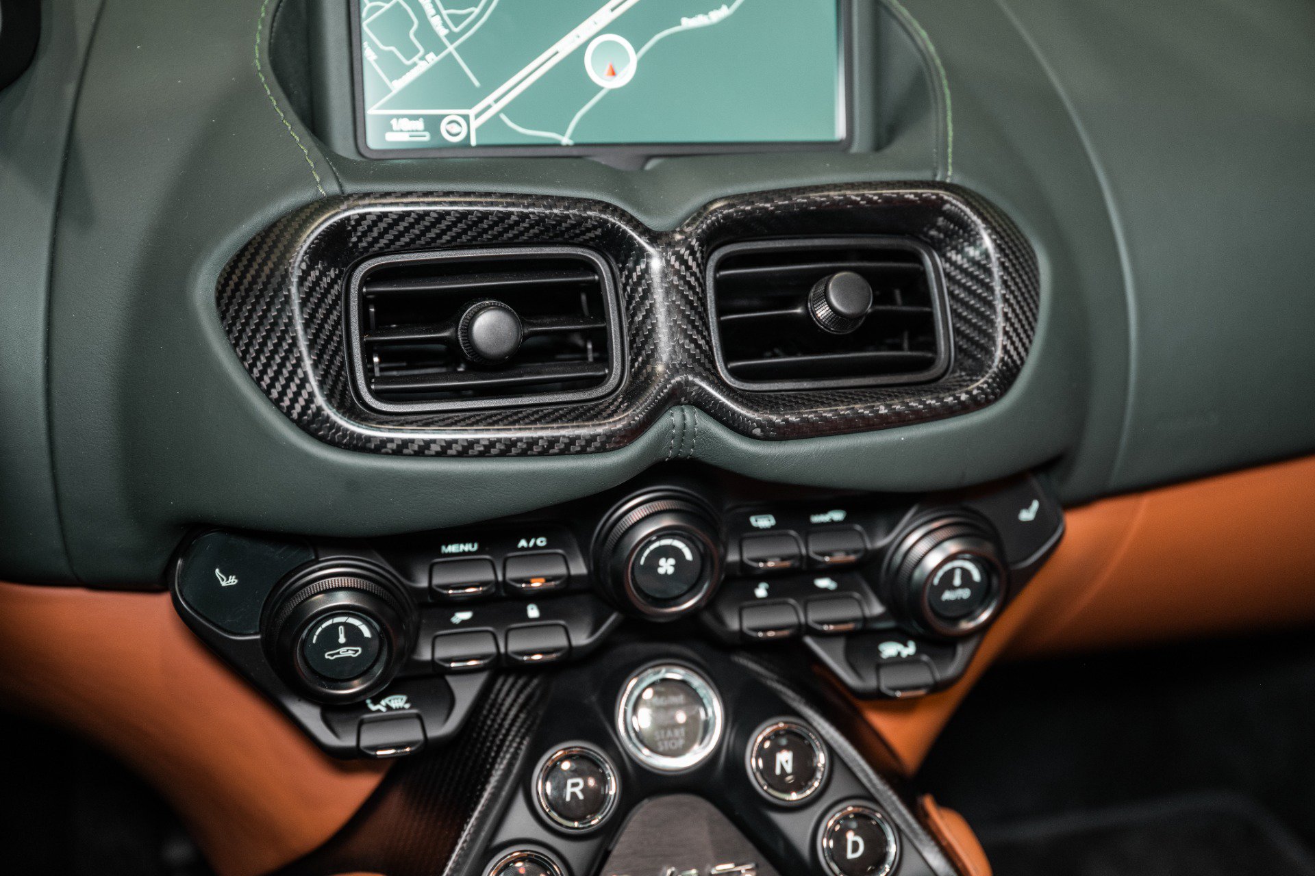 Used 2023 Aston Martin V12 Vantage Roadster RWD image 23