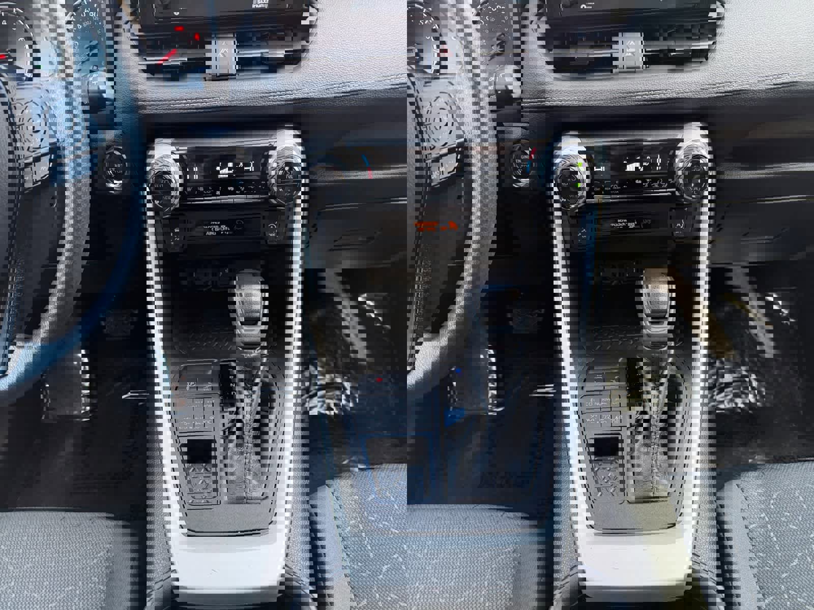 Used 2021 Toyota RAV4 XLE image 16