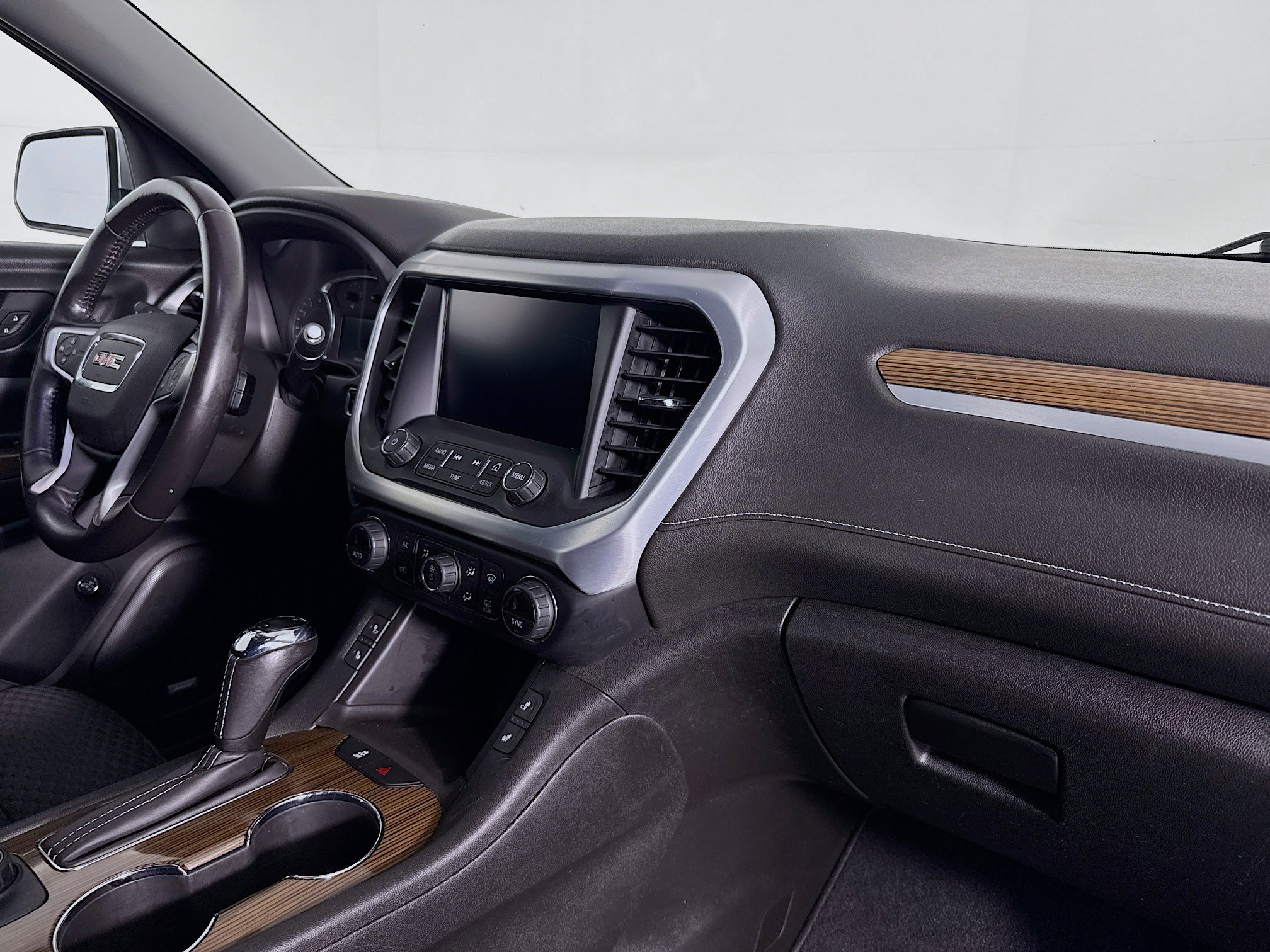 Used 2018 GMC Acadia SLE FWD image 29