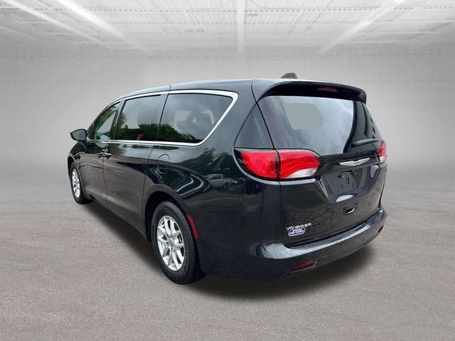 Used 2023 Chrysler Voyager LX FWD image 5