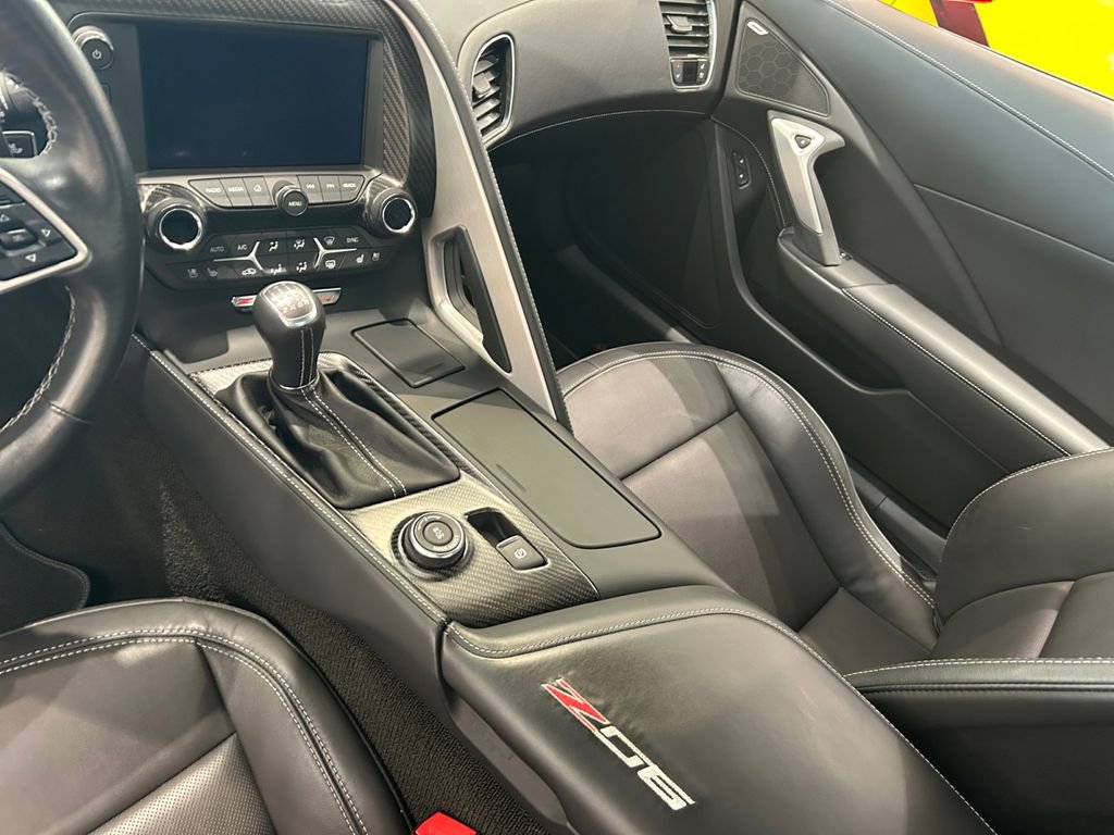 Used 2015 Chevrolet Corvette Z06 w/ 3LZ Preferred Equipment Group image 16