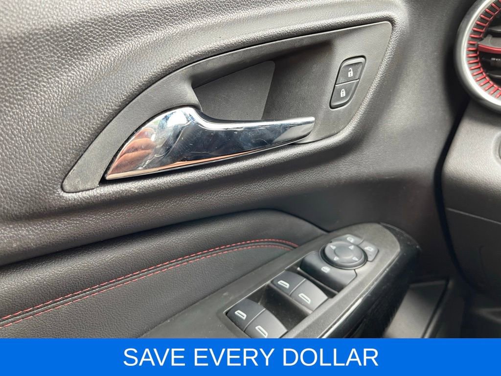 Used 2025 Chevrolet Trax RS w/ Sunroof Package FWD image 17